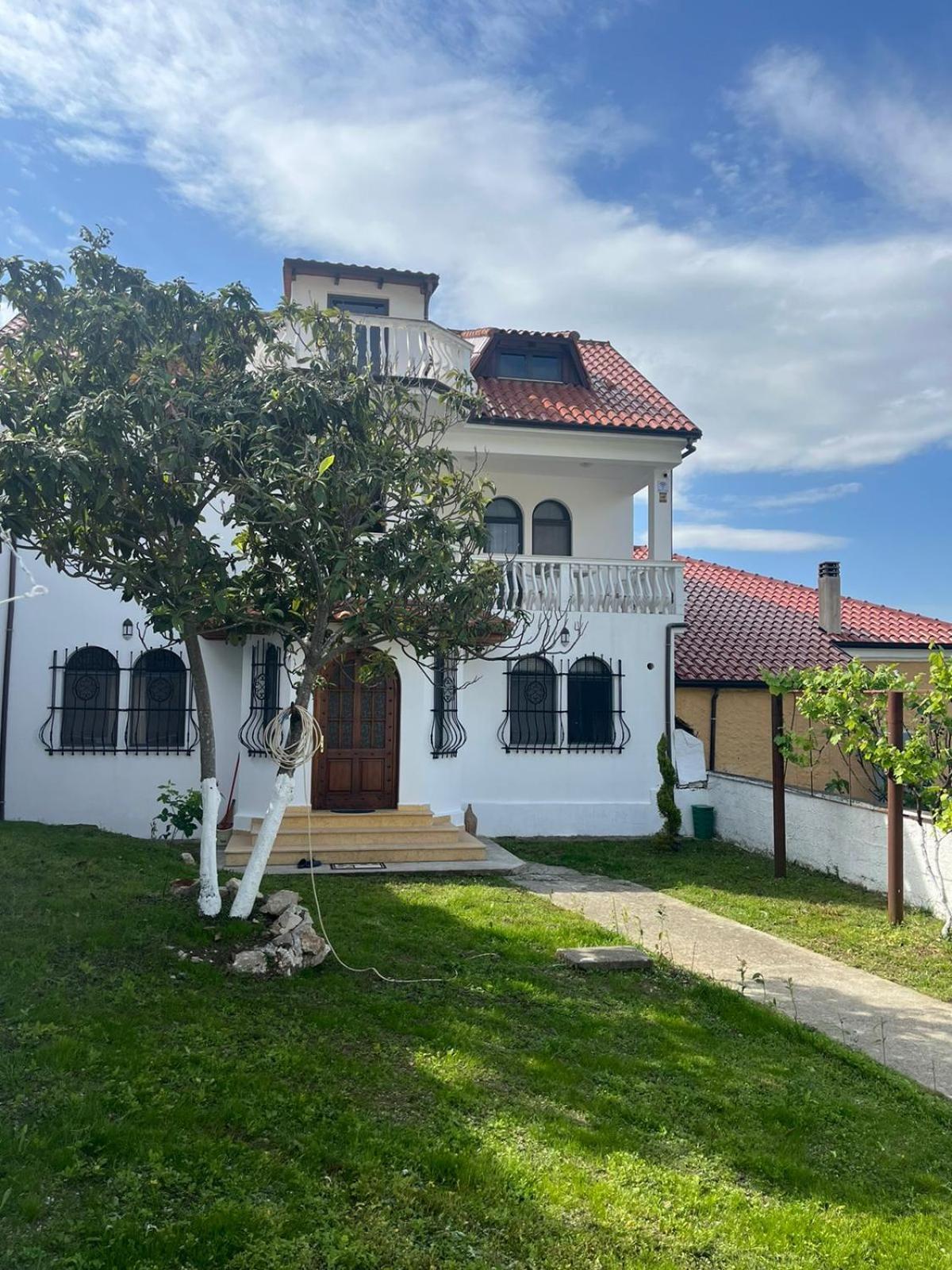 Vila Taga Guesthouse Круя Экстерьер фото
